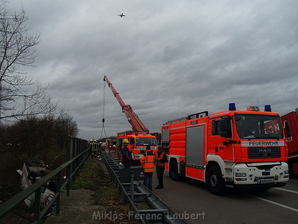 LKW stuerzt um A 3 Rich Frankfurt AK Heumar P0539.JPG